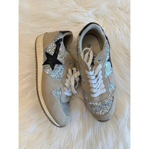 Mia‎ Kids sparkle star shoes size 5